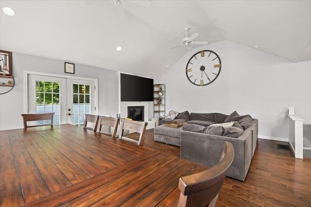 38 Fruit St, Mansfield, MA 02048