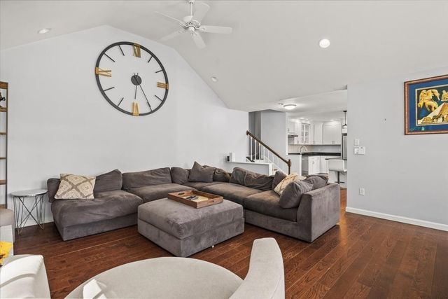 38 Fruit St, Mansfield, MA 02048
