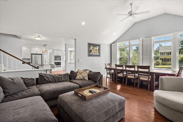 38 Fruit St, Mansfield, MA 02048