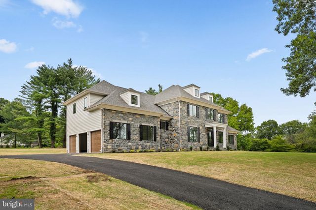 725 W CURRY DR, Blue Bell, PA 19422