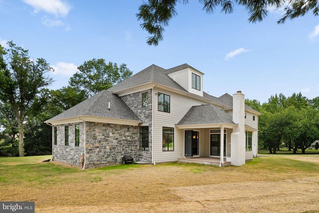 725 W CURRY DR, Blue Bell, PA 19422