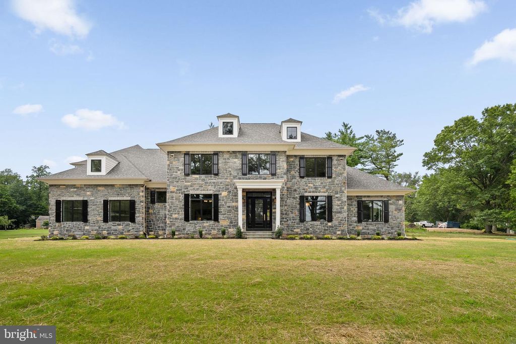 725 W CURRY DR, Blue Bell, PA 19422