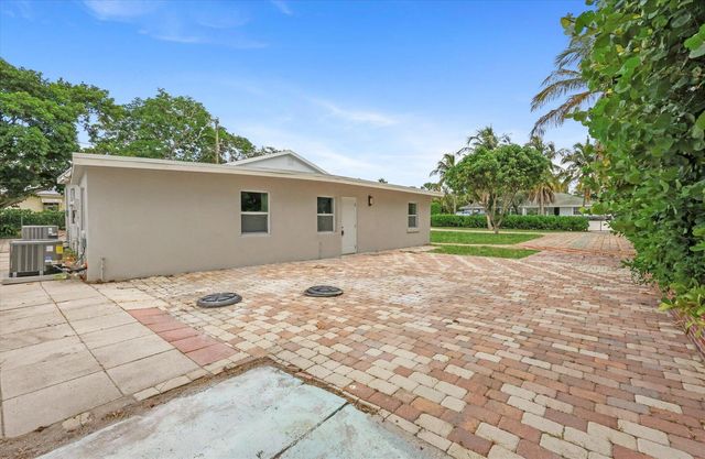 1803 Service Road, North Palm Beach, FL 33408