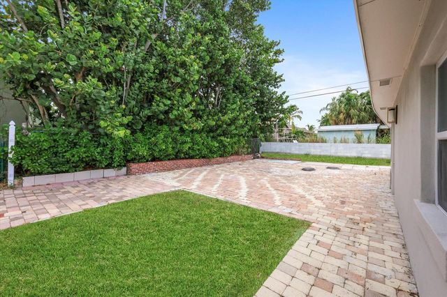 1803 Service Road, North Palm Beach, FL 33408