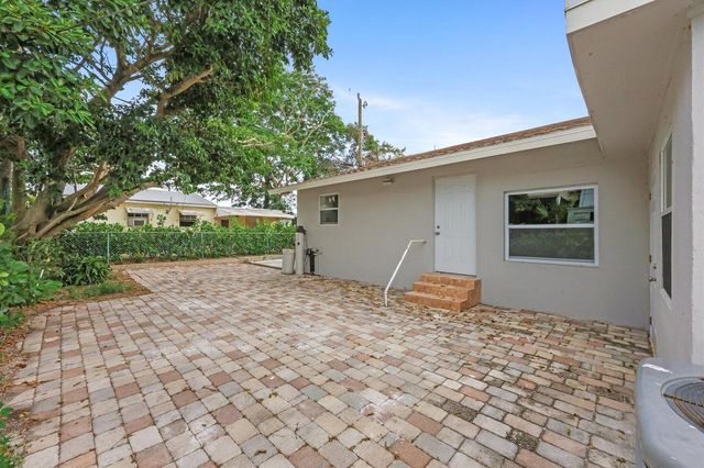 1803 Service Road, North Palm Beach, FL 33408