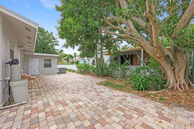 1803 Service Road, North Palm Beach, FL 33408