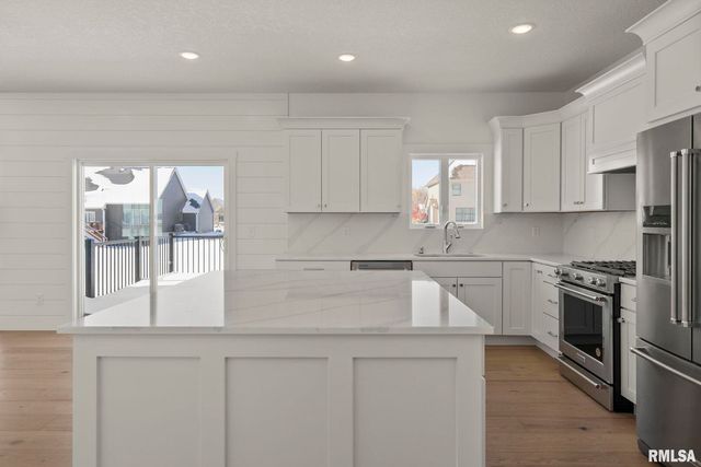 6574 Pelican Street, Bettendorf, IA 52722