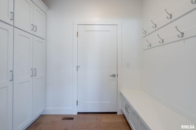 6574 Pelican Street, Bettendorf, IA 52722