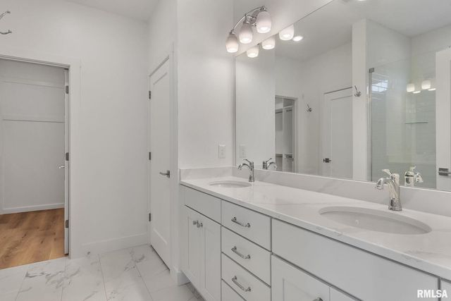 6574 Pelican Street, Bettendorf, IA 52722