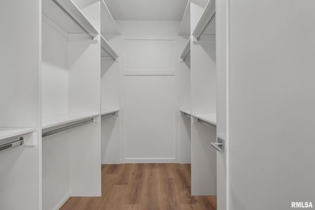 6574 Pelican Street, Bettendorf, IA 52722