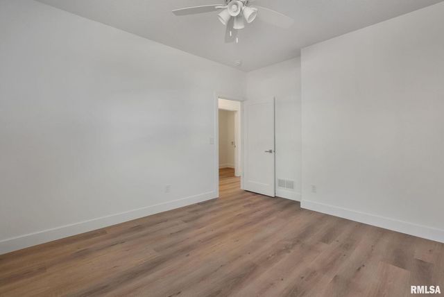 6574 Pelican Street, Bettendorf, IA 52722