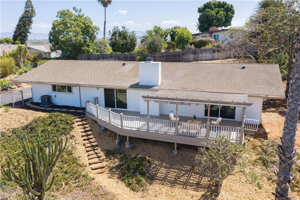 1205 Via Del Cerro, Vista, CA 92084 — exterior