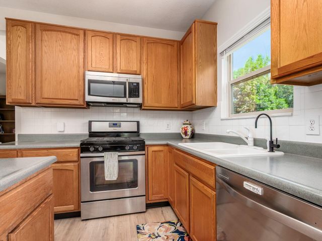 2037 Kingman Court, Lewis Center, OH 43035