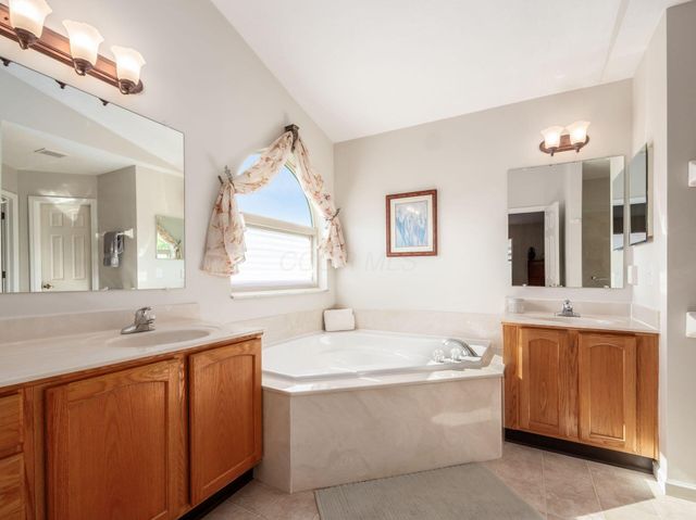 2037 Kingman Court, Lewis Center, OH 43035