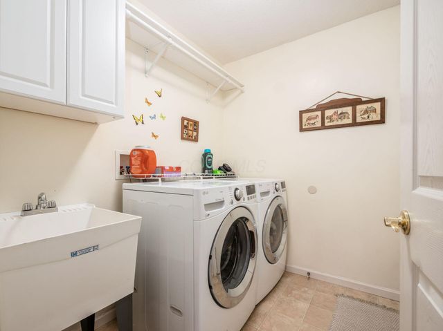 2037 Kingman Court, Lewis Center, OH 43035
