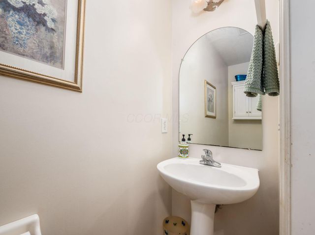 2037 Kingman Court, Lewis Center, OH 43035