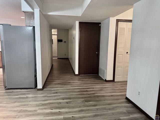 2926 SW Arrowhead RD, Topeka, KS 66614