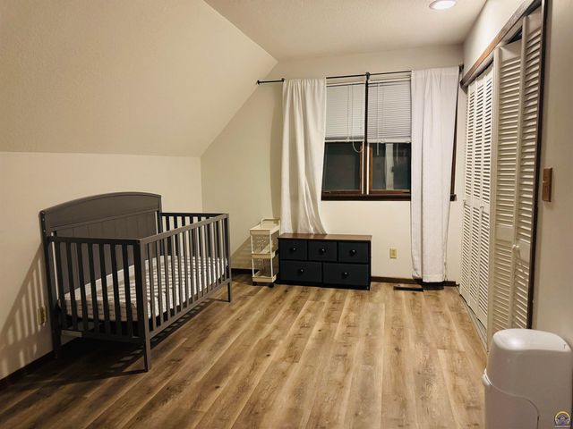 2926 SW Arrowhead RD, Topeka, KS 66614