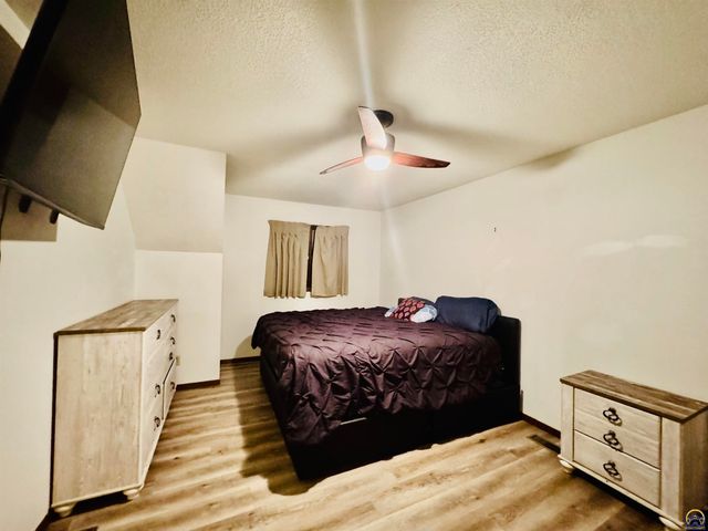 2926 SW Arrowhead RD, Topeka, KS 66614