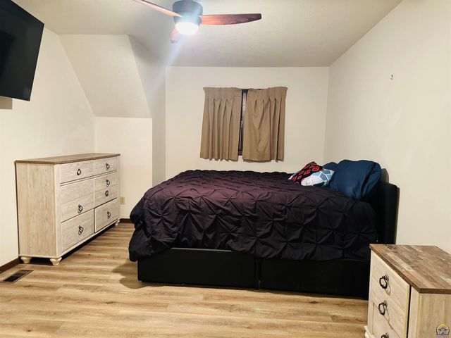 2926 SW Arrowhead RD, Topeka, KS 66614