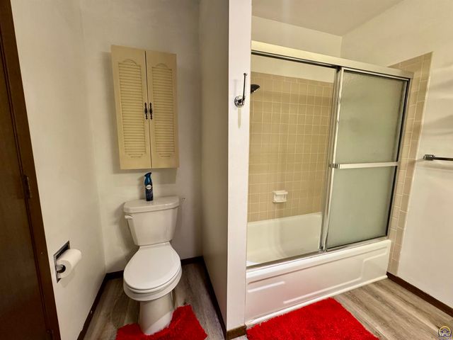 2926 SW Arrowhead RD, Topeka, KS 66614