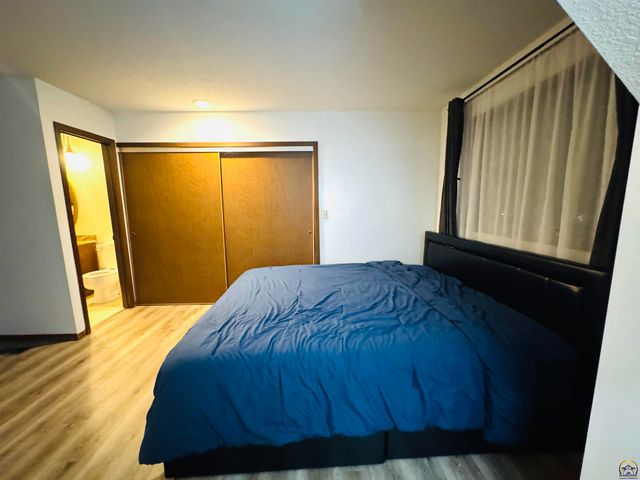 2926 SW Arrowhead RD, Topeka, KS 66614