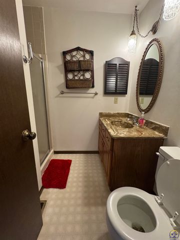 2926 SW Arrowhead RD, Topeka, KS 66614