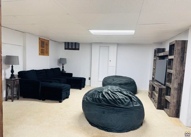 2926 SW Arrowhead RD, Topeka, KS 66614