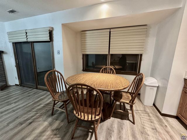 2926 SW Arrowhead RD, Topeka, KS 66614