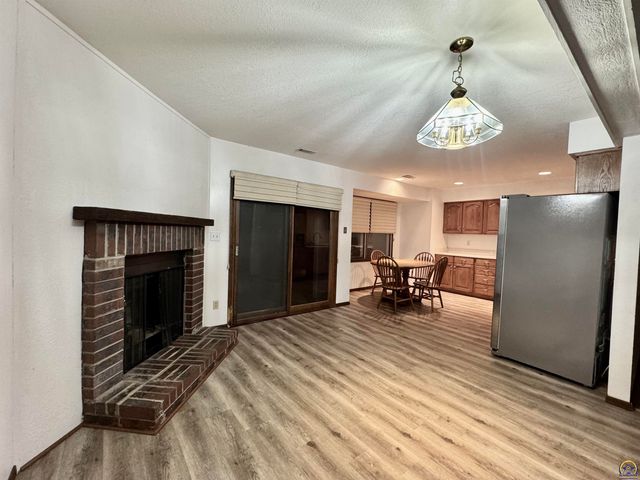 2926 SW Arrowhead RD, Topeka, KS 66614