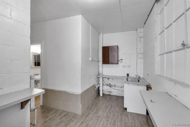 9900 Northlawn Street, Detroit, MI 48204