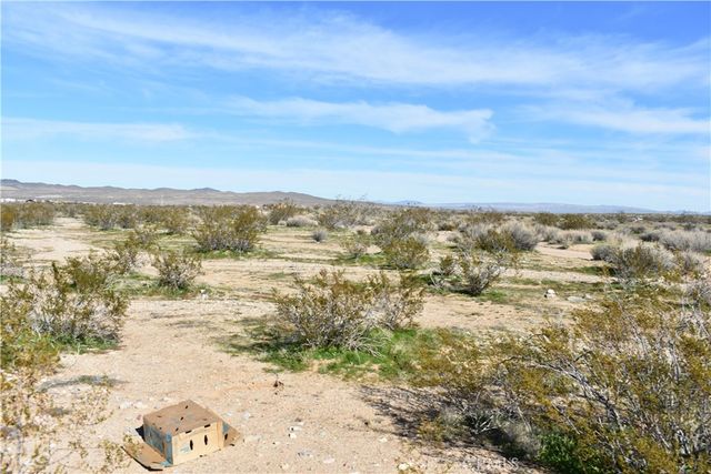 25 Frontier, Helendale, CA 92342