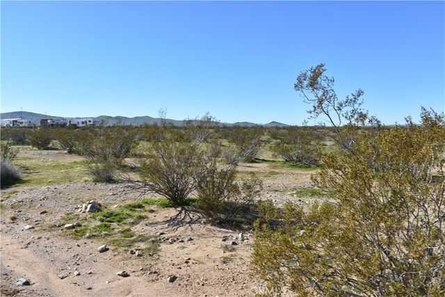 25 Frontier, Helendale, CA 92342
