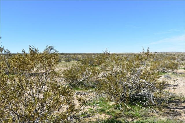 25 Frontier, Helendale, CA 92342