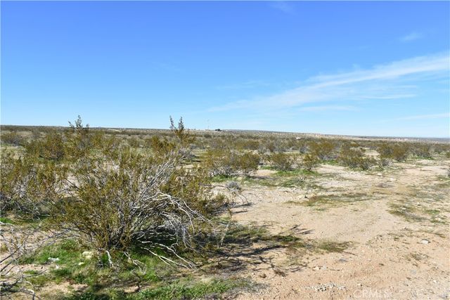 25 Frontier, Helendale, CA 92342