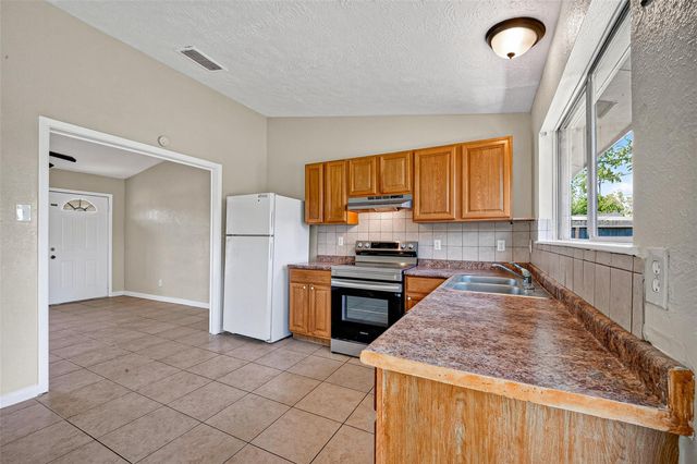 3307 Fern Rock Drive, La Porte, TX 77571