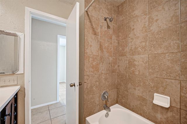 3307 Fern Rock Drive, La Porte, TX 77571