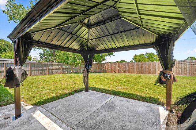 3307 Fern Rock Drive, La Porte, TX 77571