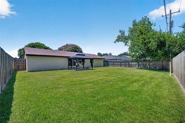 3307 Fern Rock Drive, La Porte, TX 77571