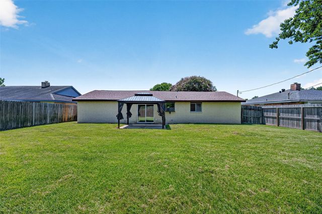 3307 Fern Rock Drive, La Porte, TX 77571