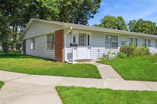 232 Blackpool Court F, Ridge, NY 11961
