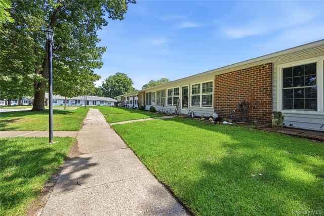 232 Blackpool Court F, Ridge, NY 11961