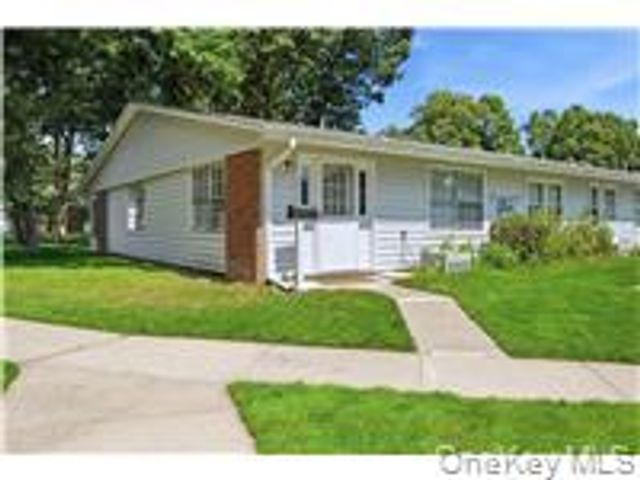 232 Blackpool Court F, Ridge, NY 11961