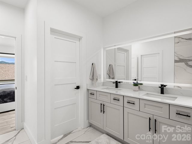 1026 Hillside Ridge Road, Candler, NC 28715