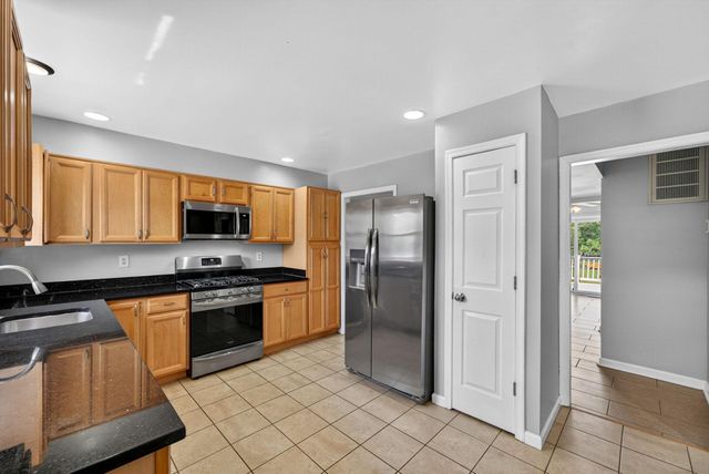 8636 NEWTON PL, Manassas, VA 20111