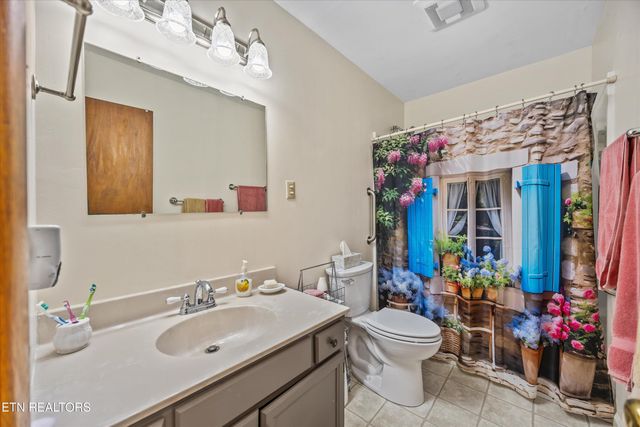 2001 Nandina Drive, Knoxville, TN 37912