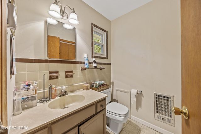 2001 Nandina Drive, Knoxville, TN 37912