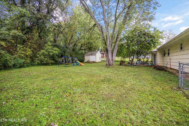 2001 Nandina Drive, Knoxville, TN 37912