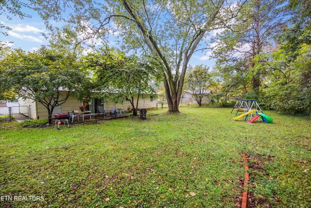 2001 Nandina Drive, Knoxville, TN 37912