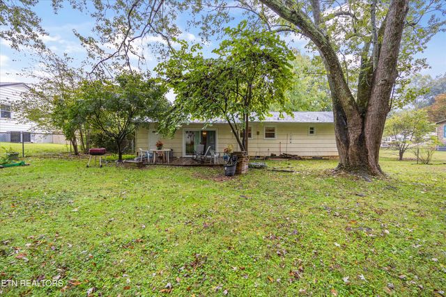 2001 Nandina Drive, Knoxville, TN 37912